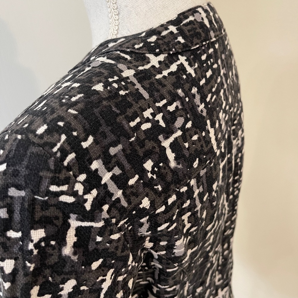 Beautiful Jacket with Ruffled Edges - Picture 9 of 13